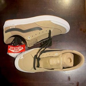 BRAND NEW Men’s Berle Pro Vans